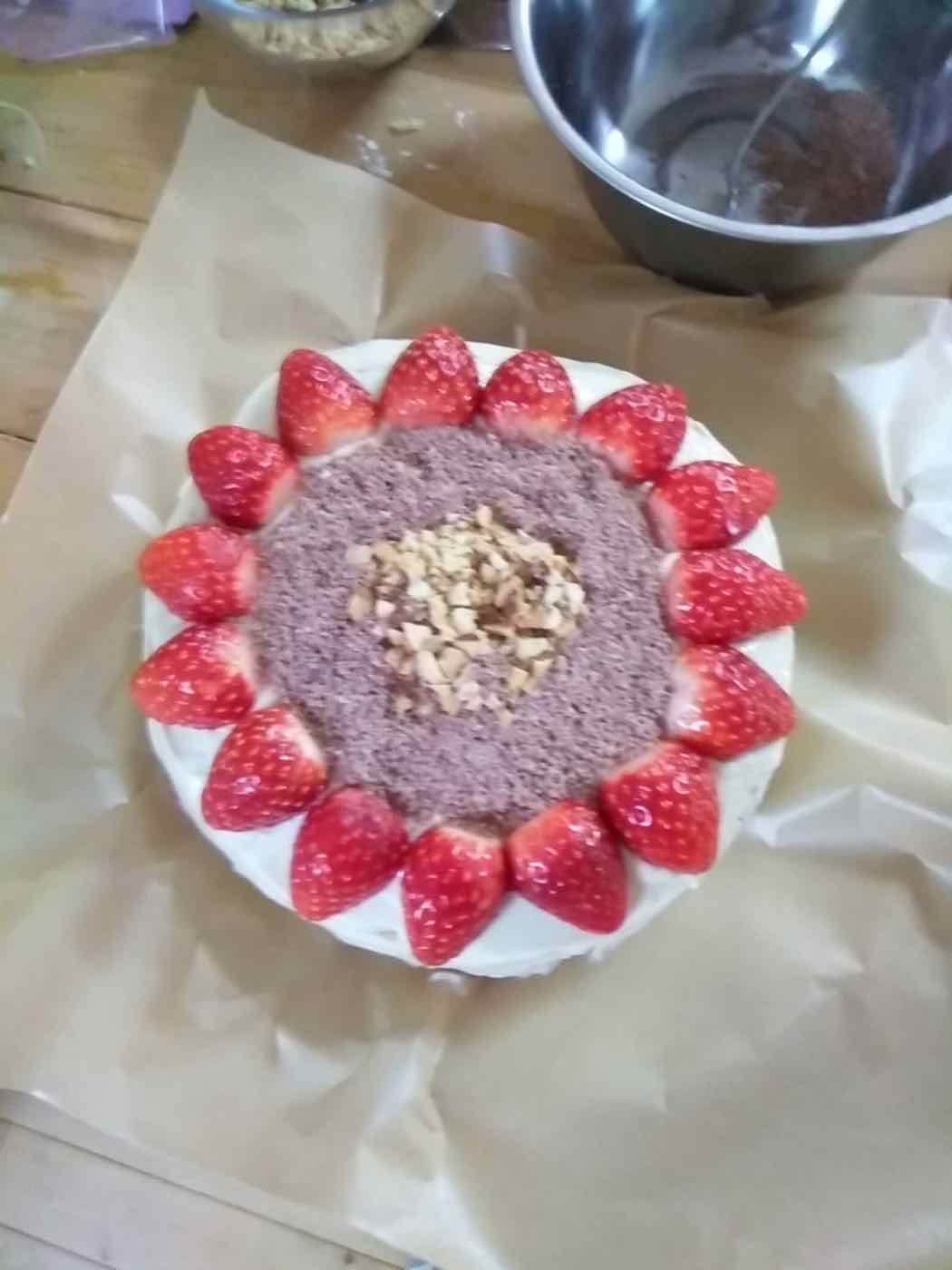 いちごを敷き詰めたケーキ